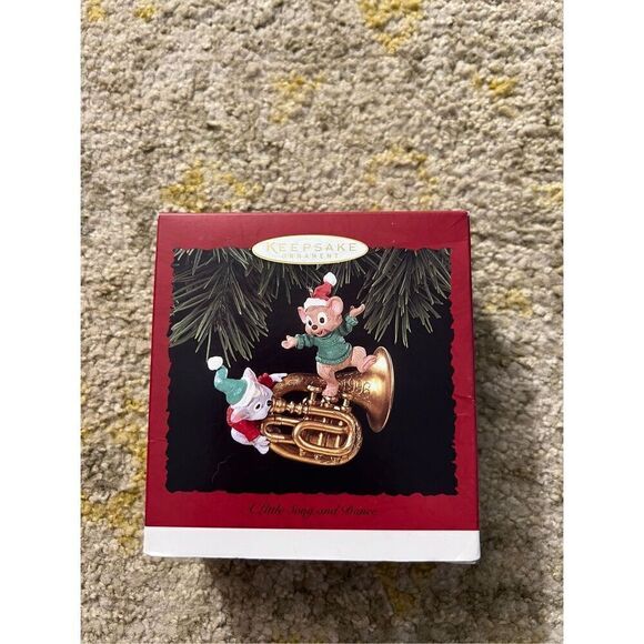 Hallmark A Little Song And Dance Ornament 1996 - Picture 1 of 8